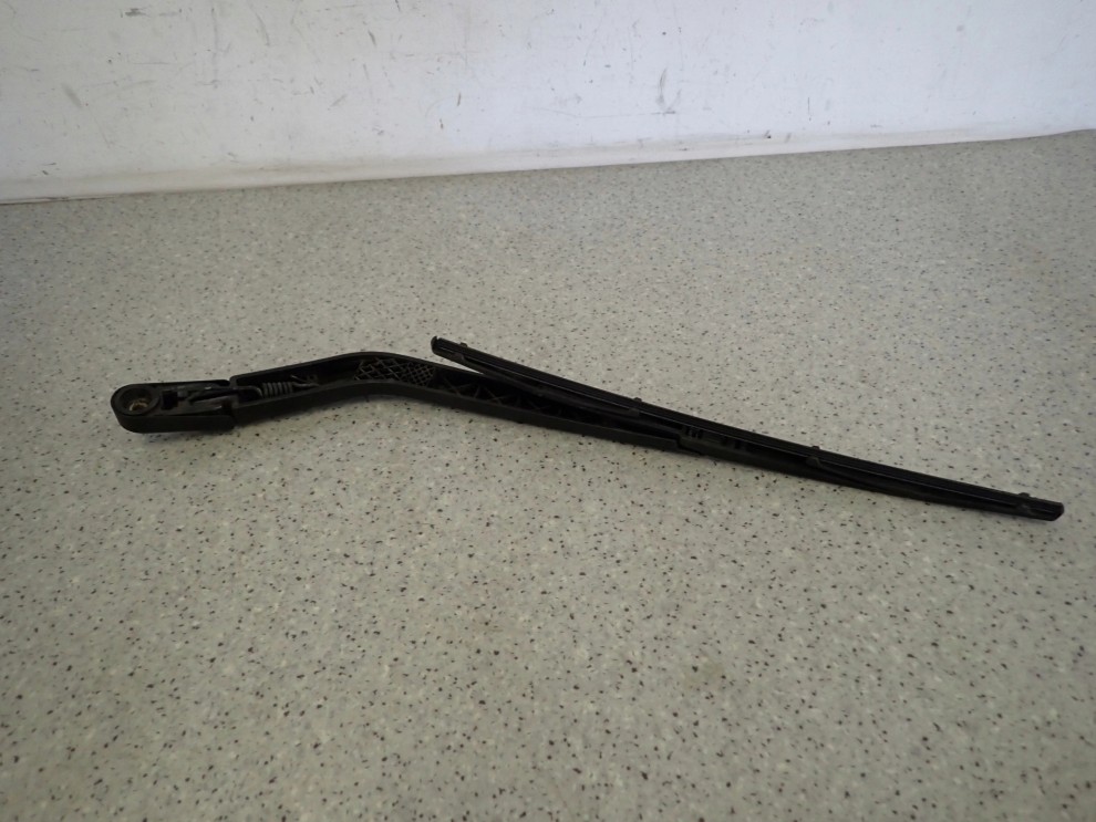 TOYOTA YARIS VERSO 99-05 RAMIE WYCIERACZKI TYLNEJ 2/4