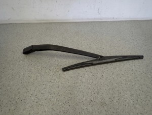 TOYOTA YARIS VERSO 99-05 RAMIE WYCIERACZKI TYLNEJ