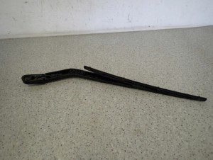 TOYOTA YARIS VERSO 99-05 RAMIE WYCIERACZKI TYLNEJ 2/4 MINIATURA