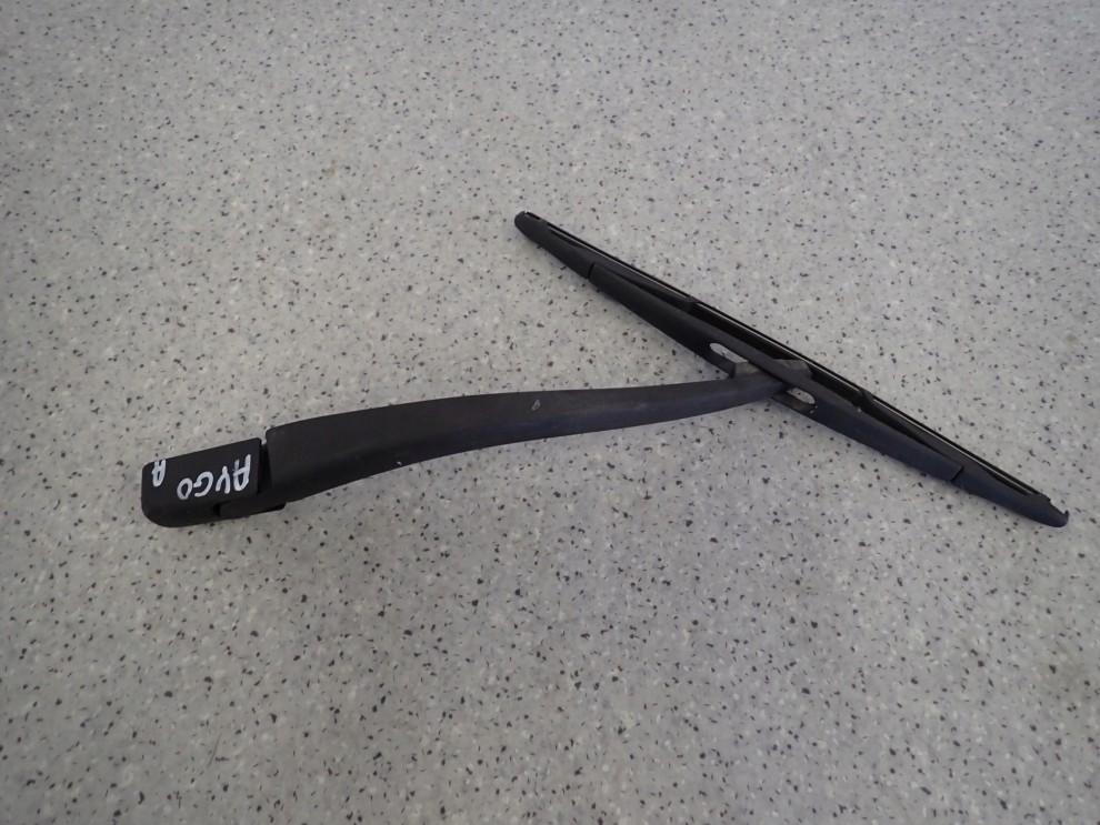 TOYOTA AYGO 06-12 RAMIE WYCIERACZKI TYLNEJ 2/4