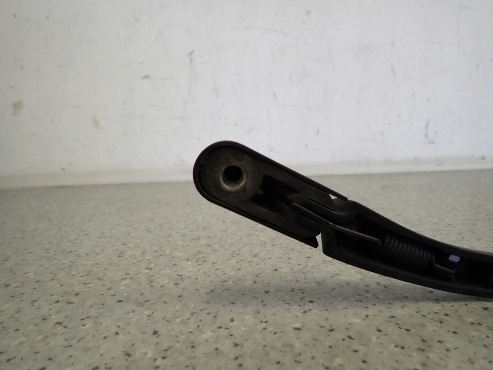 TOYOTA AYGO 06-12 RAMIE WYCIERACZKI TYLNEJ 4/4