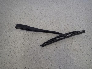 TOYOTA AYGO 06-12 RAMIE WYCIERACZKI TYLNEJ 3/4 MINIATURA