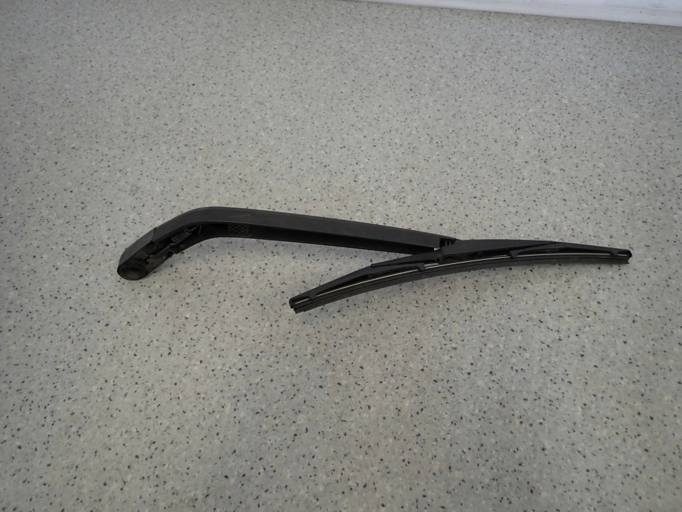 TOYOTA COROLLA E12 KOMBI SB NMT 02- RAMIE WYCIERACZKI TYLNEJ 2/4