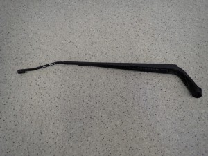 TOYOTA COROLLA E12 JP 02- RAMIE WYCEIRACZKI PRZEDNIE LEWE 6/7 MINIATURA