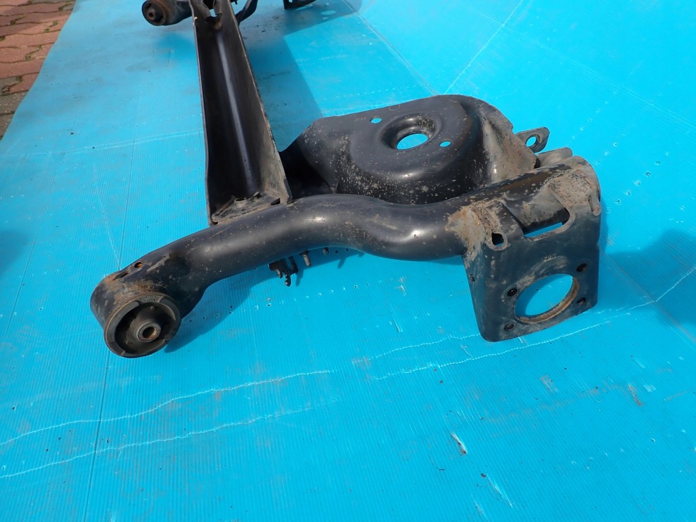 TOYOTA AYGO 05-12 BELKA ZAWIESZENIA TYLNEGO GOŁA 12/12