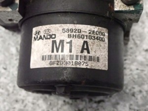 KIA SPORTAGE II 04- 2.0 CRDI POMPA ABS STEROWNIK 58920-2E000 7/8 MINIATURA