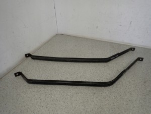 TOYOTA VERSO 09-13 OBEJMY OPASKI MOCOWANIE ZBIORNIKA PALIWA BAKU 1/7 MINIATURA