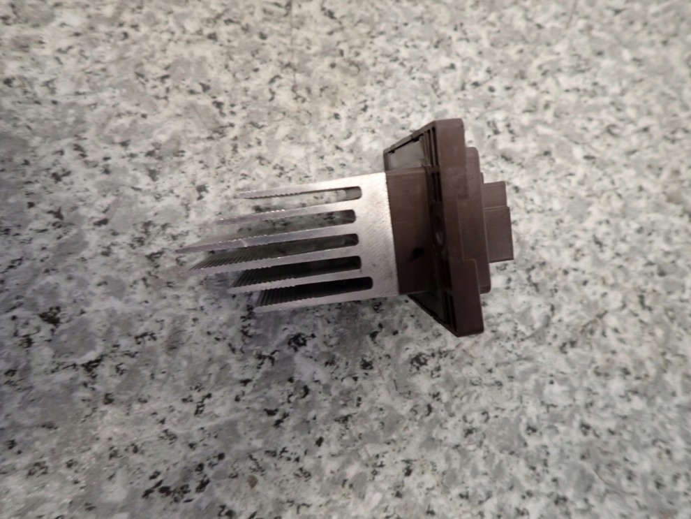 HYUNDAI IX20 09- REZYSTOR DMUCHAWY 3/4