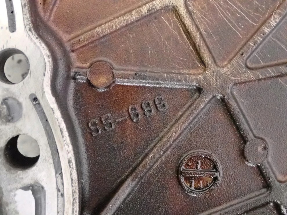 SUZUKI SWIFT 1.3 BENZ 04-09 OSŁONA OBUDOWA ROZRZĄDU POMPA OLEJOWA 4/5