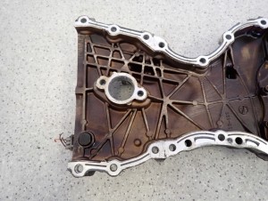 SUZUKI SWIFT 1.3 BENZ 04-09 OSŁONA OBUDOWA ROZRZĄDU POMPA OLEJOWA 2/5 MINIATURA