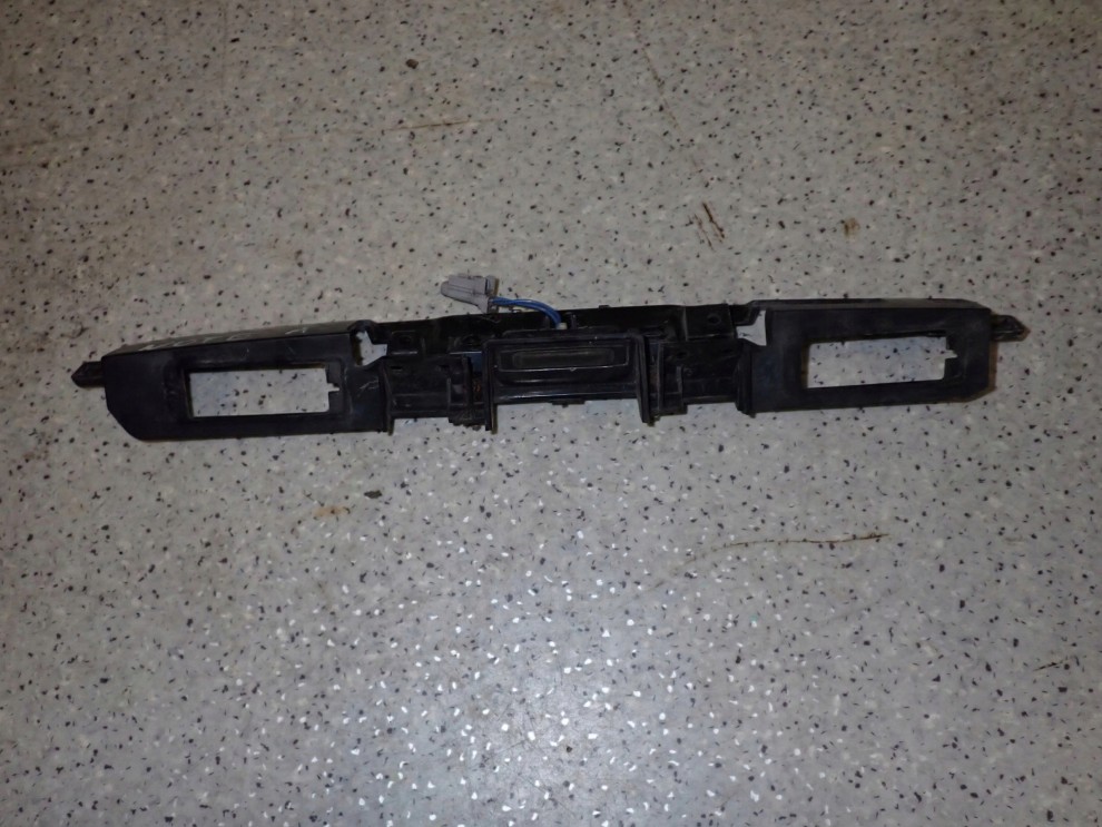 NISSAN NOTE E11 06- SWITCH KLAPY TYLNEJ BAGAŻNIKA 1/5