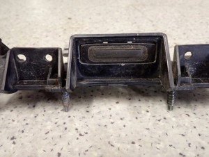 NISSAN NOTE E11 06- SWITCH KLAPY TYLNEJ BAGAŻNIKA 2/5 MINIATURA