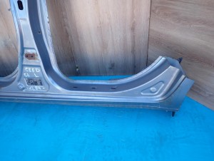 KIA CEED HATCHBACK 06-12 PRÓG LEWY Z SŁUPKIEM 3/11 MINIATURA