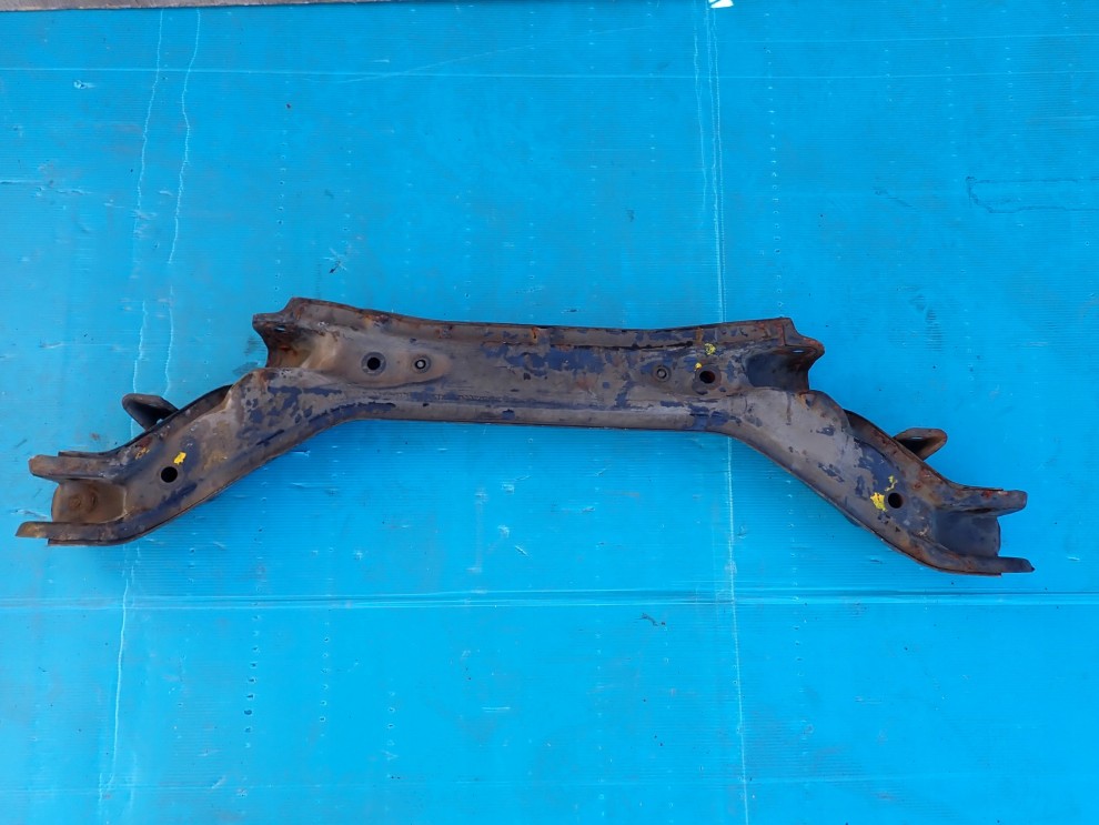 HONDA PRELUDE 86-89 BELKA TYLNEGO ZAWIESZENIA 4/6