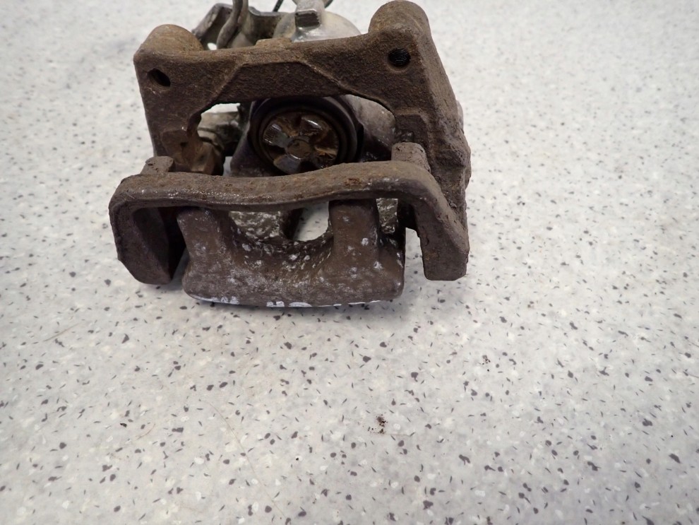 HYUNDAI IX20 KIA VENGA 09- ZACISK TYLNY PRAWY 6/7