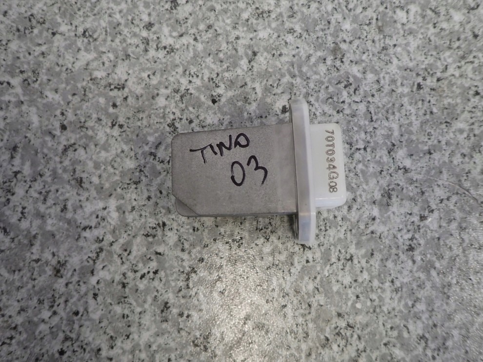 NISSAN ALMERA TINO PRIMERA 00- REZYSTOR DMUCHAWY KLIMATRONIC 1/4