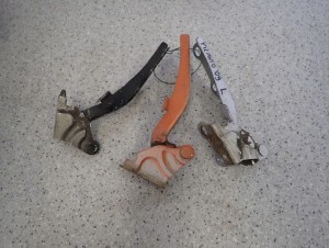 KIA PICANTO 04-11 ZAWIAS MASKI LEWY