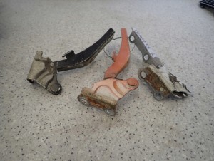 KIA PICANTO 04-11 ZAWIAS MASKI LEWY 2/3 MINIATURA