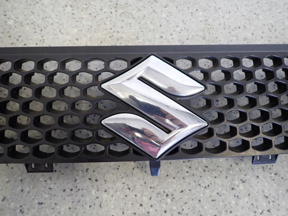 SUZUKI SWIFT 04-07 ATRAPA WLOTU POWIETRZA GRILL 3/9