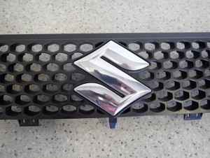 SUZUKI SWIFT 04-07 ATRAPA WLOTU POWIETRZA GRILL 3/9 MINIATURA