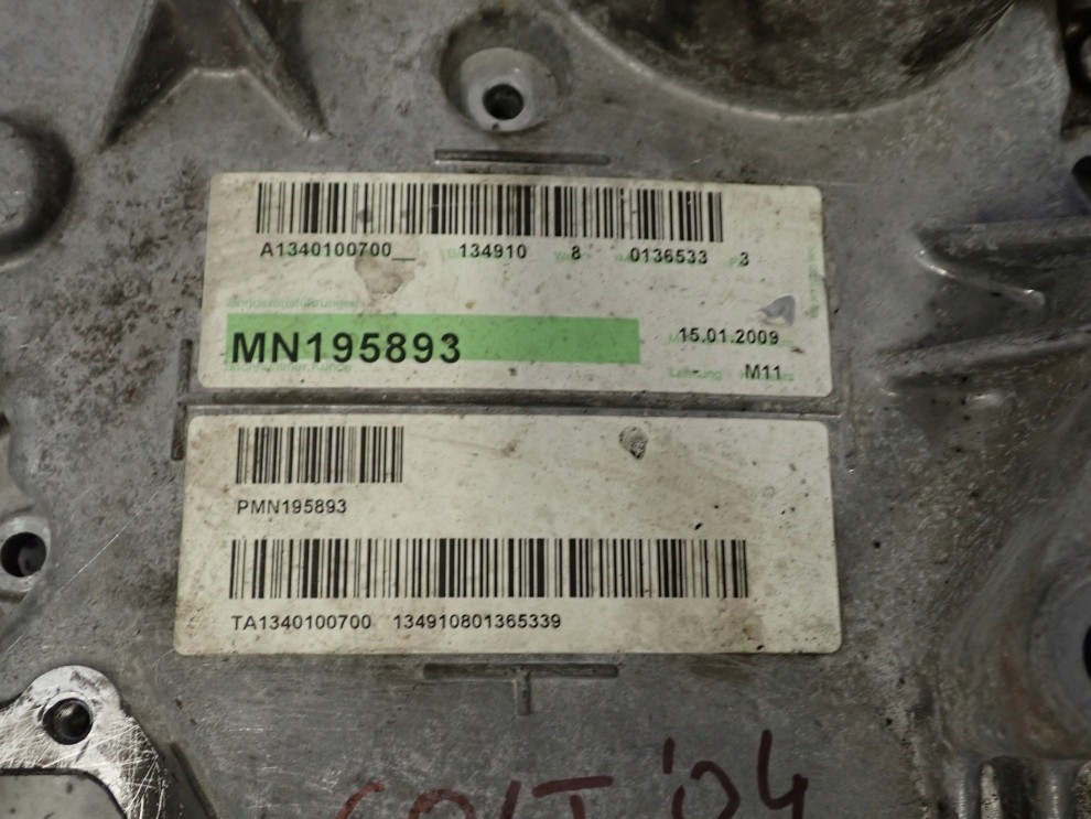 MITSUBISHI COLT 04-08 1.1 BENZYNA OSŁONA OBUDOWA ROZRZĄDU POMPA OLEJU 4/8