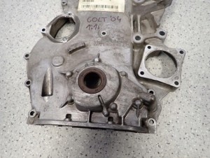 MITSUBISHI COLT 04-08 1.1 BENZYNA OSŁONA OBUDOWA ROZRZĄDU POMPA OLEJU 2/8 MINIATURA