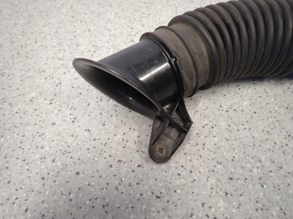 SUZUKI SX4 1.6 BENZ 06-12 RURA POWIETRZA PRZEWÓD 2/6