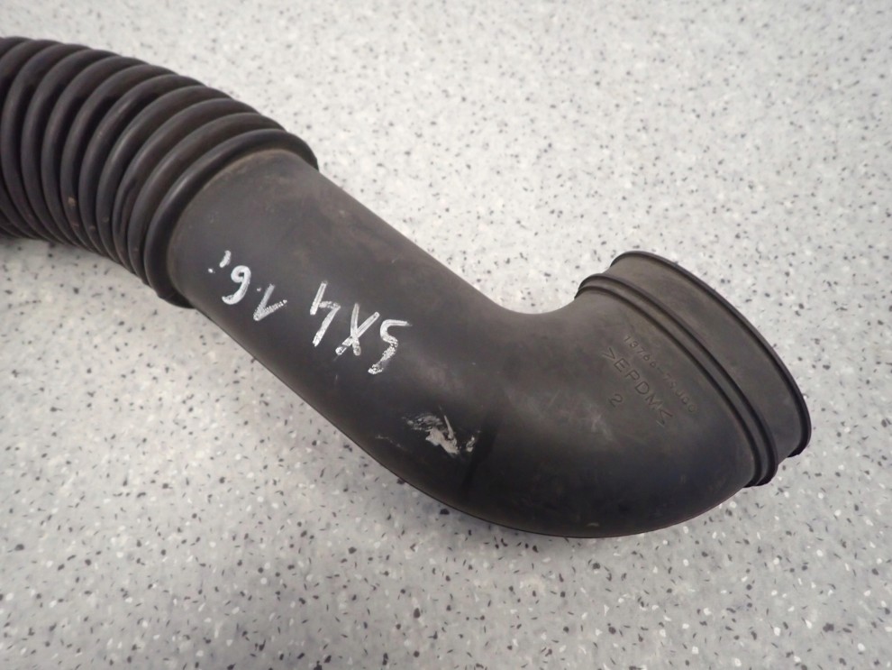 SUZUKI SX4 1.6 BENZ 06-12 RURA POWIETRZA PRZEWÓD 4/6