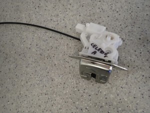 SUZUKI CELERIO 14-19 ZAMEK TYLNEJ KLAPY 2/7 MINIATURA