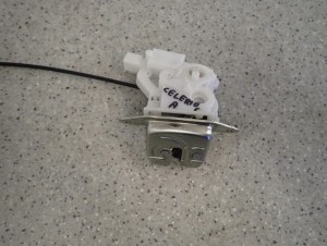 SUZUKI CELERIO 14-19 ZAMEK TYLNEJ KLAPY 3/7 MINIATURA