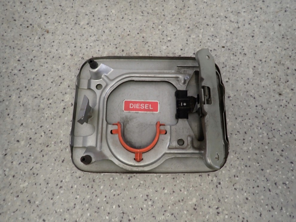 NISSAN ALMERA N16 00-06 KLAPKA WLEWU PALIWA KY0 6/6