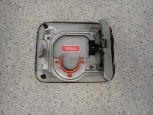 NISSAN ALMERA N16 00-06 KLAPKA WLEWU PALIWA KY0 4/6 MINIATURA