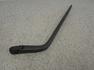 TOYOTA YARIS I JP 99-05 RAMIE WYCIERACZKI TYLNEJ 2/4 MINIATURA