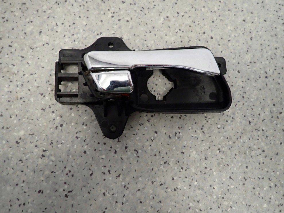 HYUNDAI i30 07-12 KLAMKA DRZWI PRZEDNIA PRAWA WEWNĘTRZNA CHROM 3/6