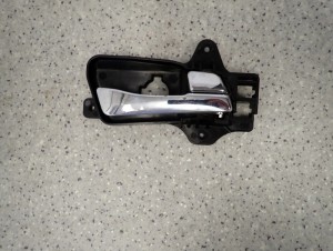 HYUNDAI i30 07-12 KLAMKA DRZWI PRZEDNIA PRAWA WEWNĘTRZNA CHROM 2/6 MINIATURA