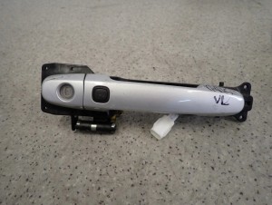 TOYOTA YARIS II 06- KLAMKA PRZEDNIA LEWA KEYLESS