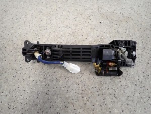 TOYOTA YARIS II 06- KLAMKA PRZEDNIA LEWA KEYLESS 3/3 MINIATURA