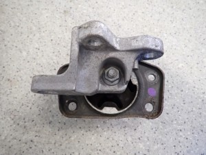 MITSUBISHI COLT 04-12 1.1 BENZYNA PODUSZKA SILNIKA LEWA 2/6 MINIATURA