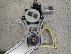 SUBARU LEGACY OUTBACK 03-06 PODNOŚNIK SZYBY PRZEDNI PRAWY 3/3 MINIATURA