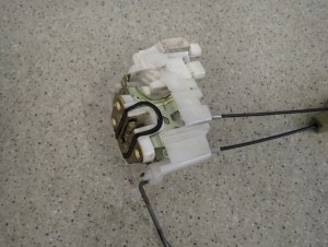 SUBARU LEGACY OUTBACK 03-06 ZAMEK PRZEDNI PRAWY 6/7 MINIATURA