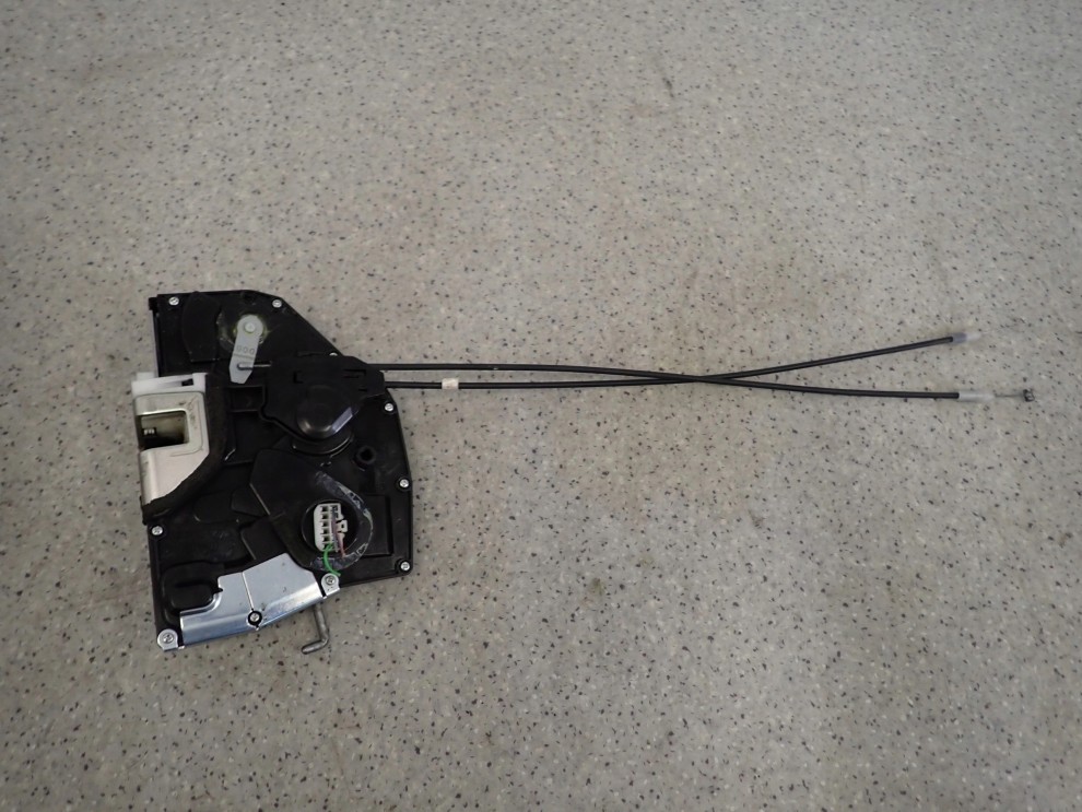 SUZUKI SWIFT HB 04-09 ZAMEK DRZWI PRZEDNI PRAWY 5/7