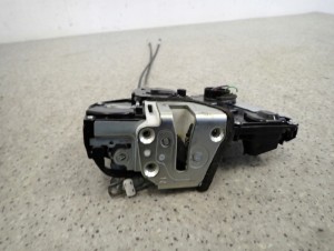 SUZUKI SWIFT HB 04-09 ZAMEK DRZWI PRZEDNI PRAWY 6/7 MINIATURA