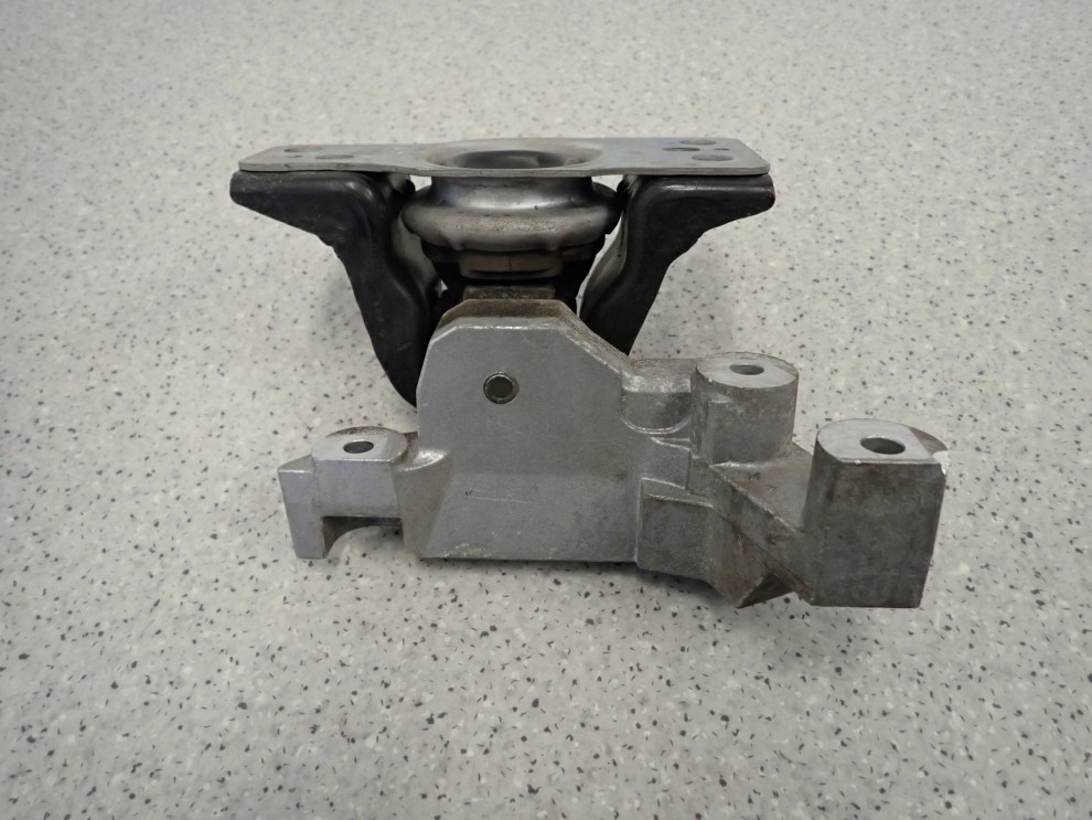 NISSAN NOTE E11 1.6i 06-11 PODUSZKA SILNIKA PRAWA 4/5