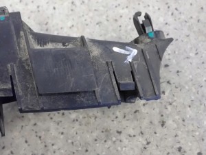 TOYOTA AVENSIS T25 02- ŚLIZG ZDERZAKA TYLNY LEWY 4/6 MINIATURA