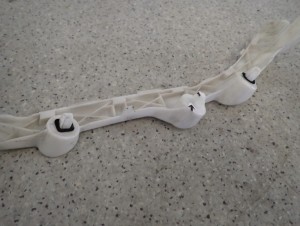 MAZDA 2 II DE 07- ŚLIZG ZDERZAKA TYLNY PRAWY 5/7 MINIATURA