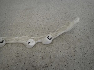 MAZDA 2 II DE 07- ŚLIZG ZDERZAKA TYLNY PRAWY 6/7 MINIATURA