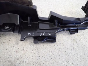 MAZDA 2 MAZDA2 II DE 1.4D 08- OSŁONA ZAMKA MASKI PASA PRZEDNIEGO PLASTIK 6/7 MINIATURA