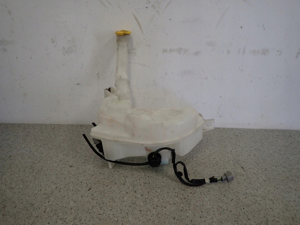 MAZDA 3 BK MAZDA 5 CR 03- ZBIORNICZEK PŁYNU DO SPRYSKIWACZY POMPKI 1/8