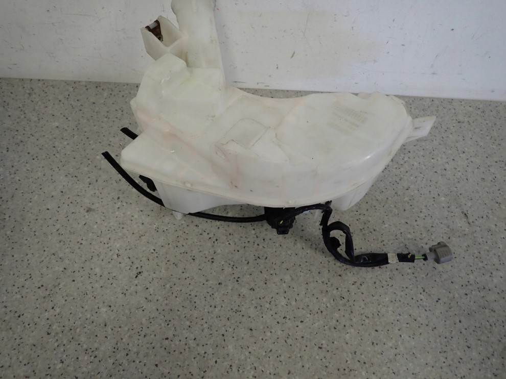 MAZDA 3 BK MAZDA 5 CR 03- ZBIORNICZEK PŁYNU DO SPRYSKIWACZY POMPKI 3/8