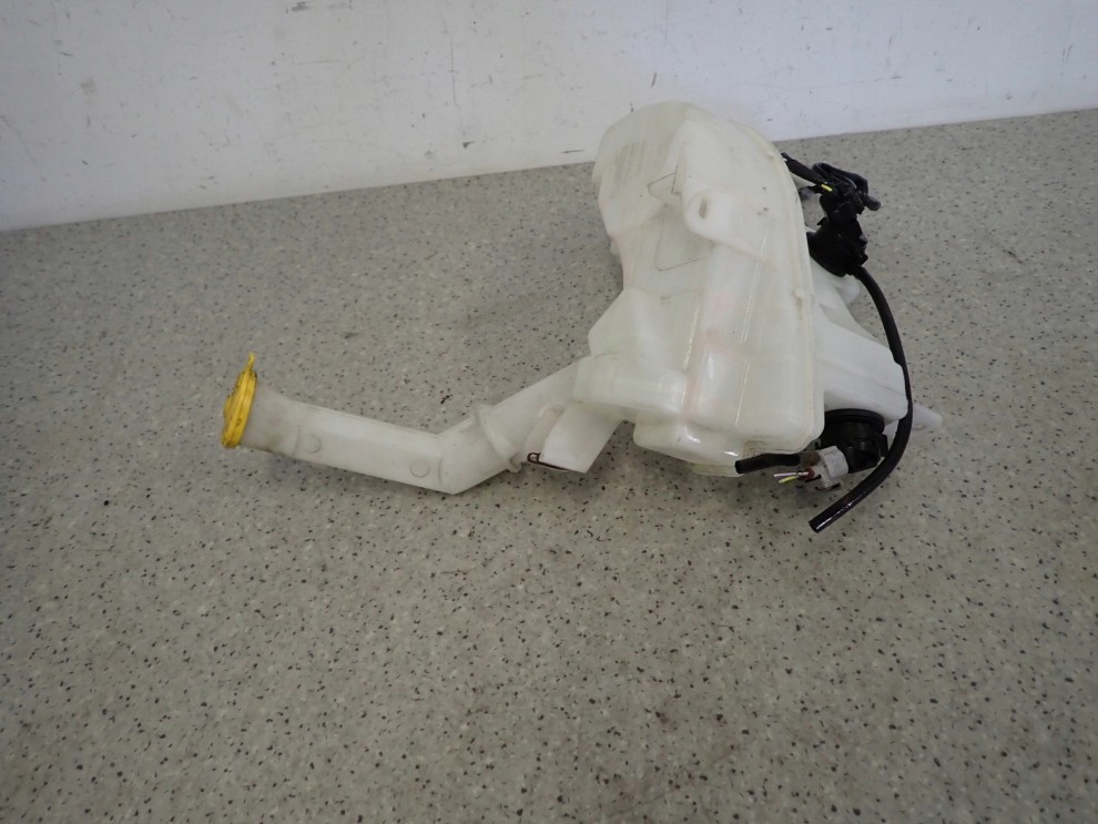 MAZDA 3 BK MAZDA 5 CR 03- ZBIORNICZEK PŁYNU DO SPRYSKIWACZY POMPKI 4/8